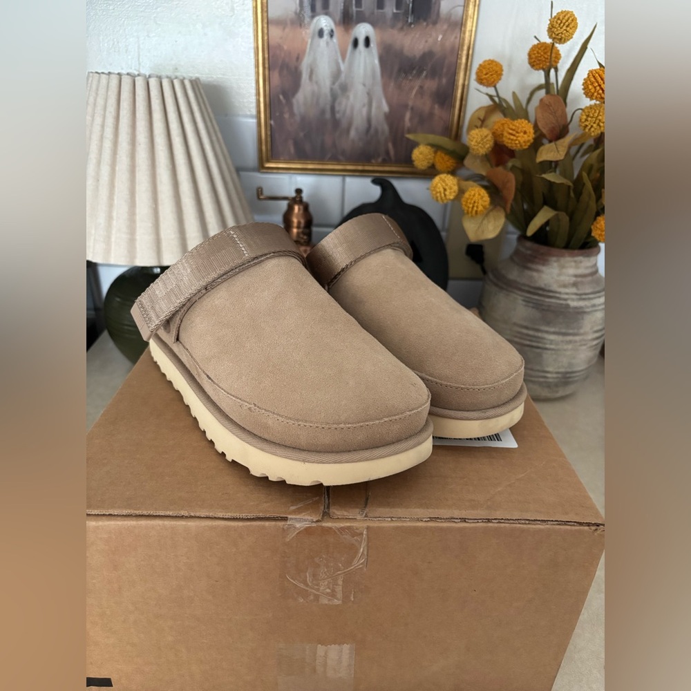 UGG Goldenstar Clogs!